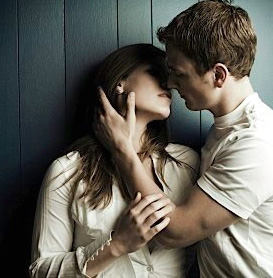 couples-kissing- Love_large EDIT