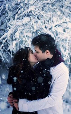 kissingcouplephotographysnowtreeswinter-6ed78a33a7c11af4110579968684e1aa_h_largeEDIT